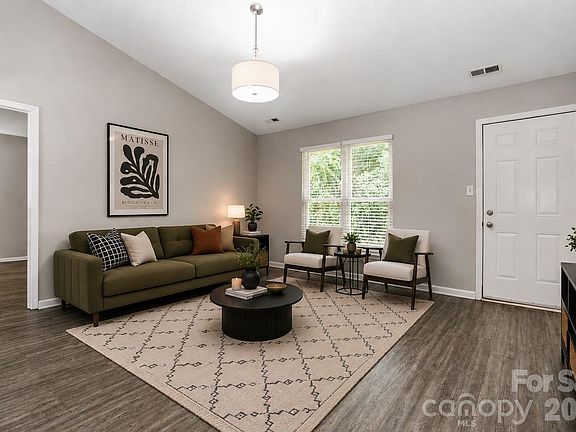 2nd image of 2721 Fairstone Ave