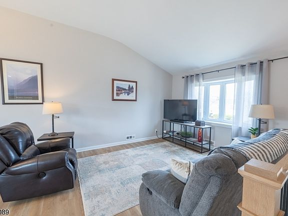 5th image of 9 Montrose Rd