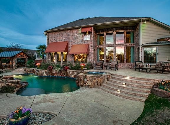 2nd image of 1616 Chancellor Ln