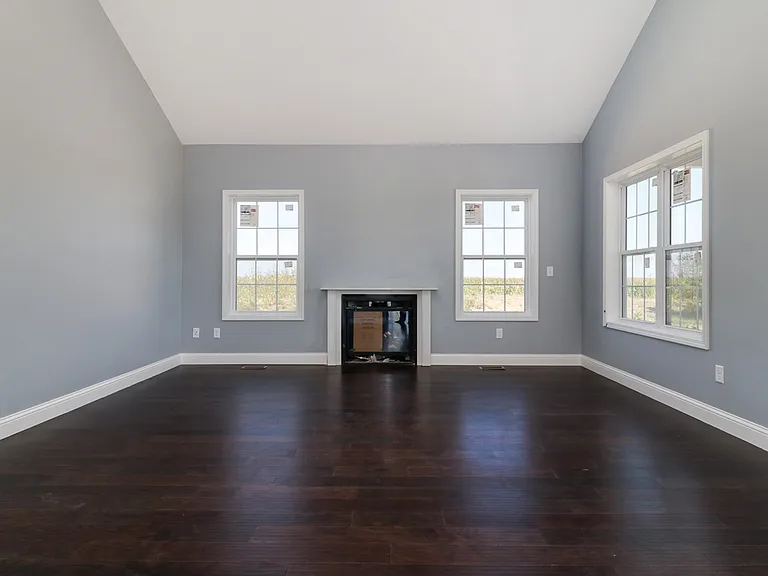 760 Kristin Dr — Photo 12