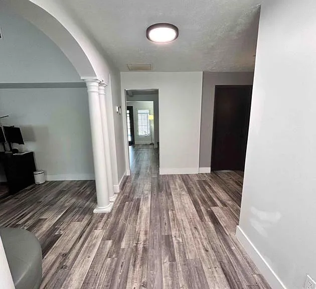 104 Phillips Dr — Photo 3
