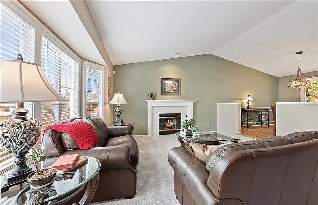 3 bed, 1879 sqft, $3,600 — Photo 2