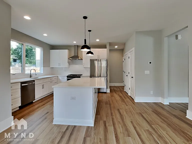 1214 Garner Rd — Photo 3