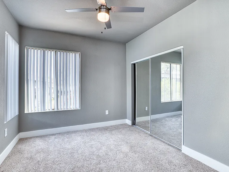 Oxford Apartments — Photo 30