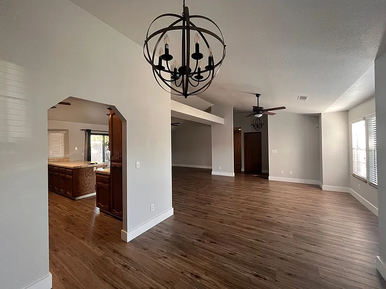 540 N Peppertree St — Photo 6