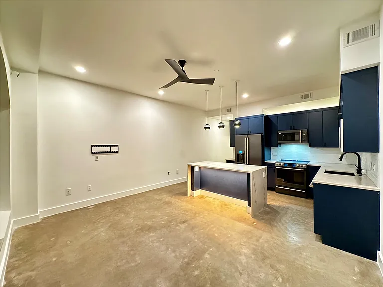 507 Sabine St #1003 — Photo 8