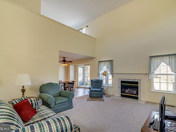 3rd image of 209 W Thomas Ct