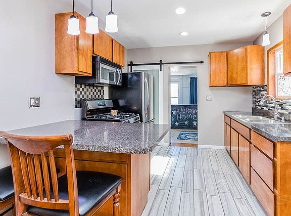 4th image of 3421 Park Ave