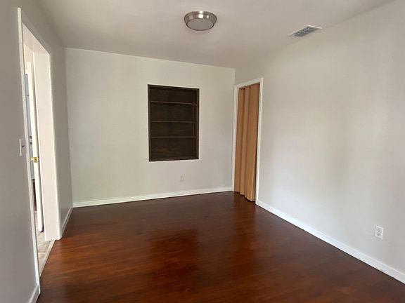 4th image of 1128 N Vermont Ave