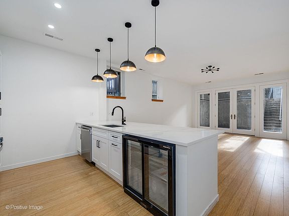 3rd image of 842 N Wolcott Ave #1