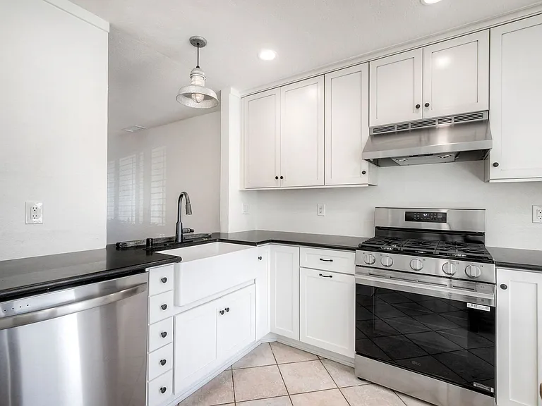 6904 Carnation Dr — Photo 8