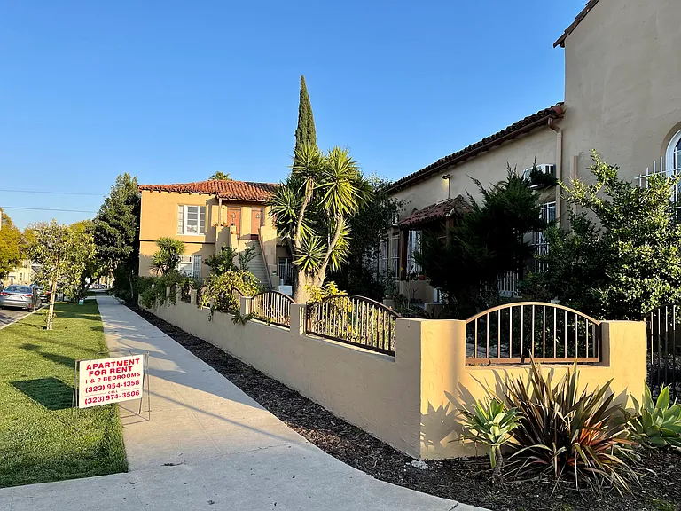 110050 S Cloverdale Ave — Photo 1