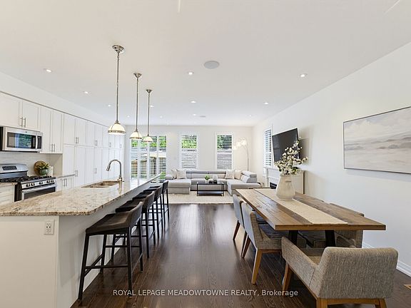 5th image of 779 Banks Cres