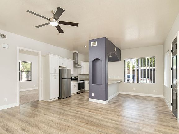 Kitchen & Breakfast Nook