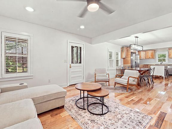 5th image of 1009 Brown St