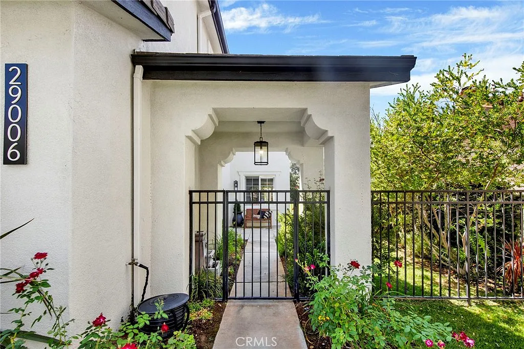 5 bed, 3472 sqft, $6,200 — Photo 3
