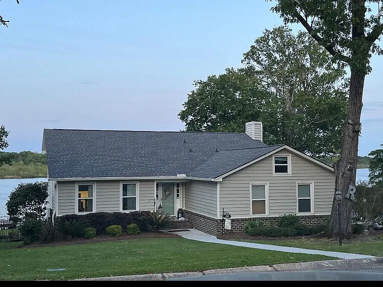 28 Ravenna Ave — Photo 1