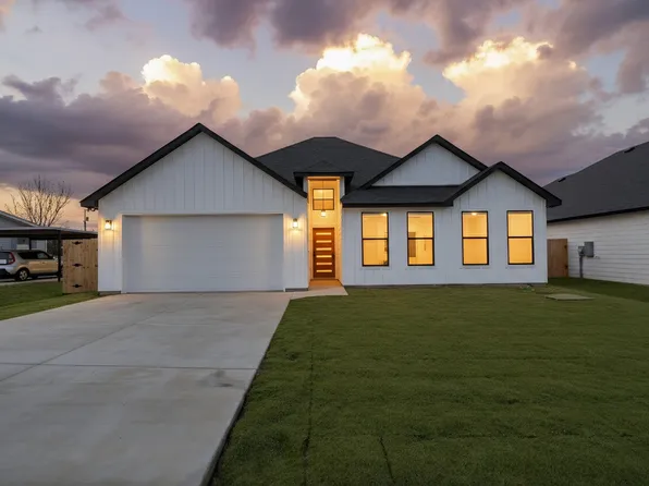 5104 Waterbury Ct, Granbury, TX 76048