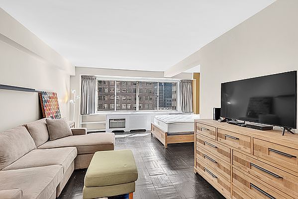 1st image of 225 E 46th St APT 10G
