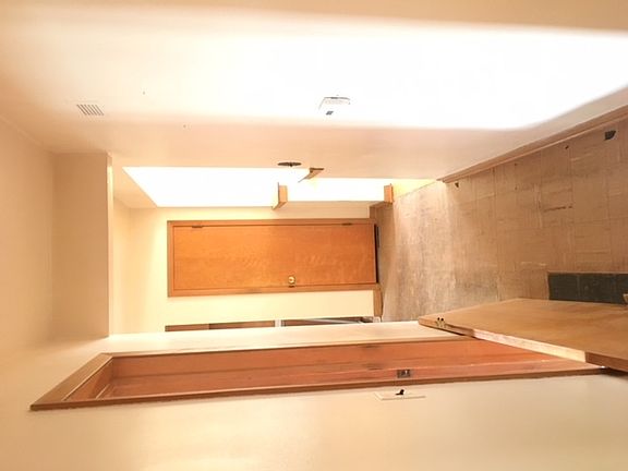 2nd image of 1941 Laura Ln