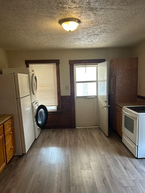3 bed, 1200 sqft, $1,800 — Photo 2