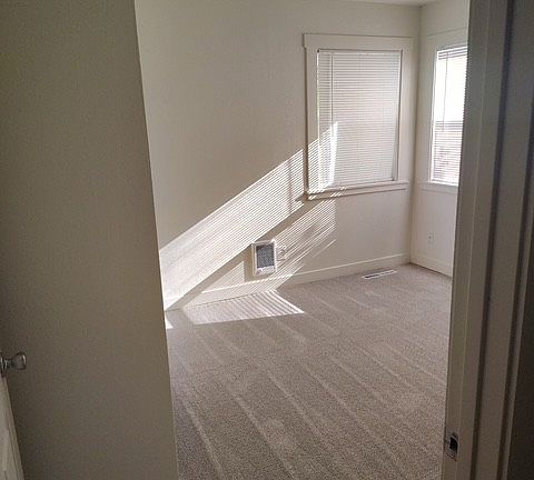 4th image of 7914 SE Sunnyside Dr