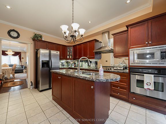 3rd image of 25 Routliffe Ln