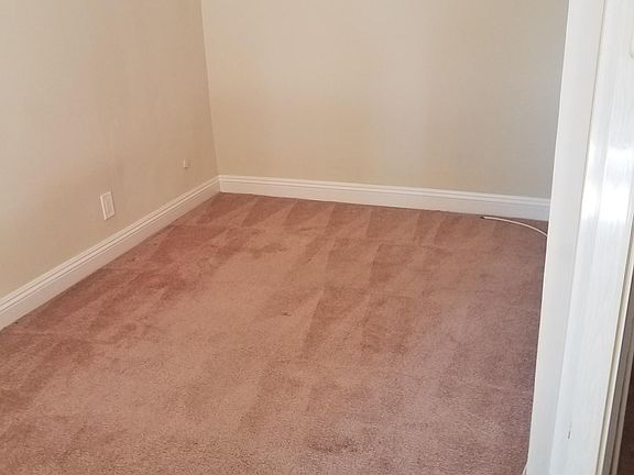 4th image of 6121 Woodman Ave APT 118
