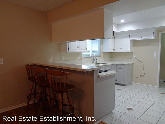 4th image of 2651 Fairmont Ave