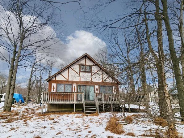 1686 Moonbeam Ter, Tobyhanna, PA 18466