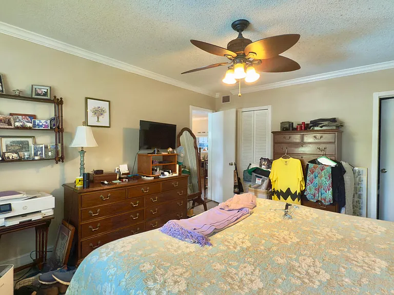 1200 SW 12th St #305 — Photo 15