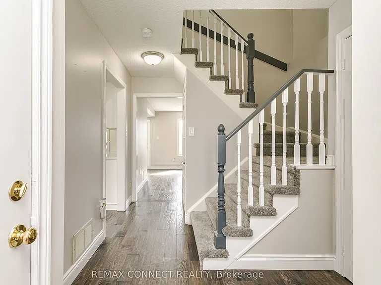 15 Kennedy Dr — Photo 3