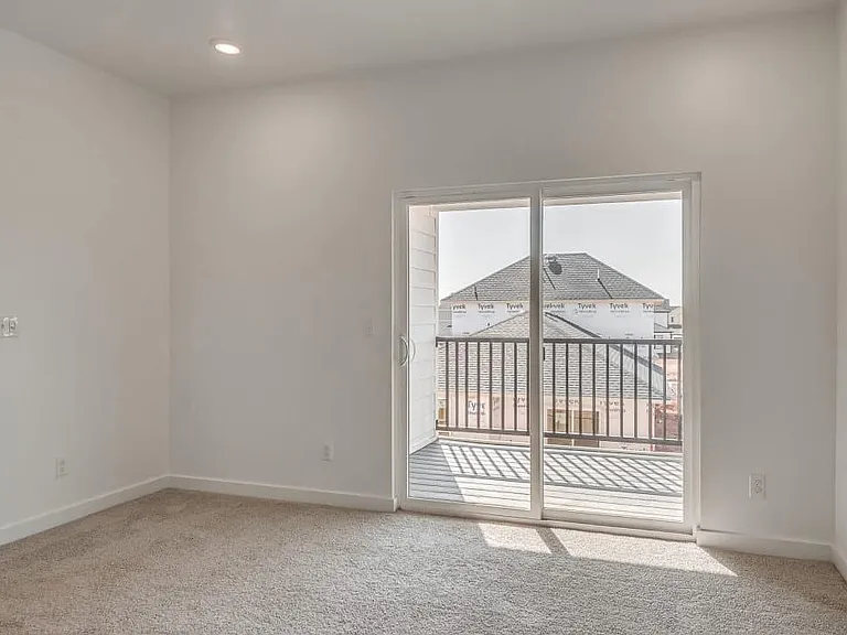 4200 NW 180th Ter — Photo 27