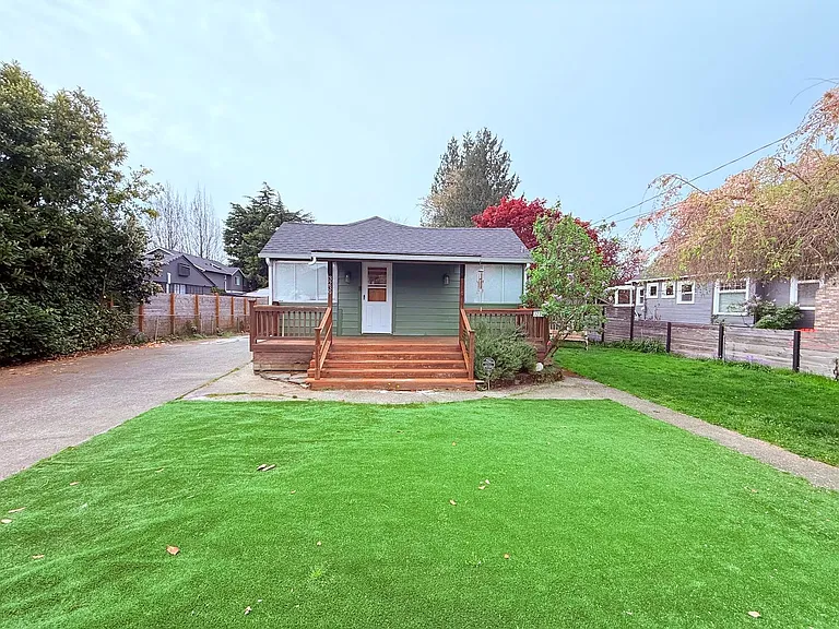 3239 39th Ave SW — Photo 33