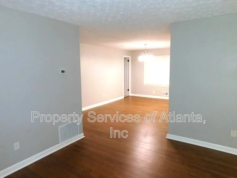 1170 Baker Ln — Photo 5