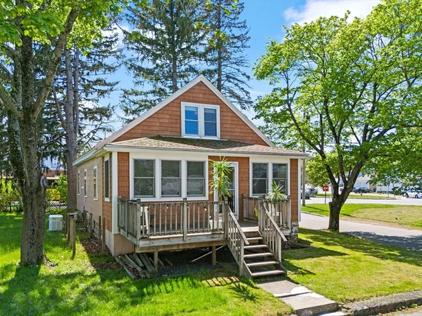 206 Pleasant St, North Andover, MA 01845