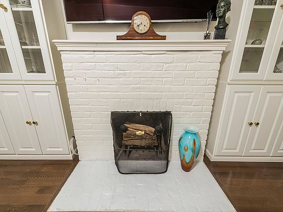 5th image of 329 E 41st St #1B