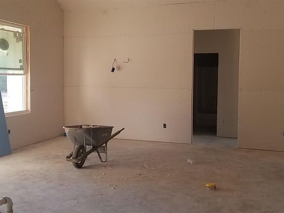 3rd image of 207 Loveless St