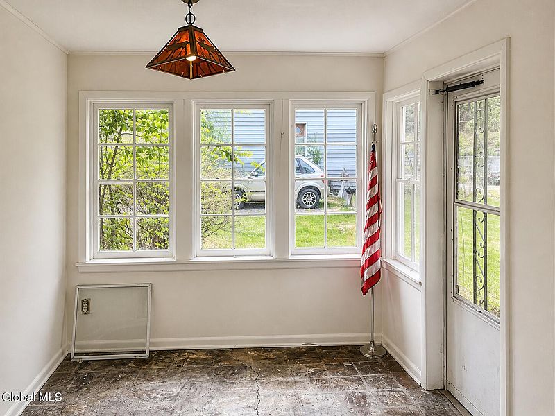 3rd image of 148 Elliot Road