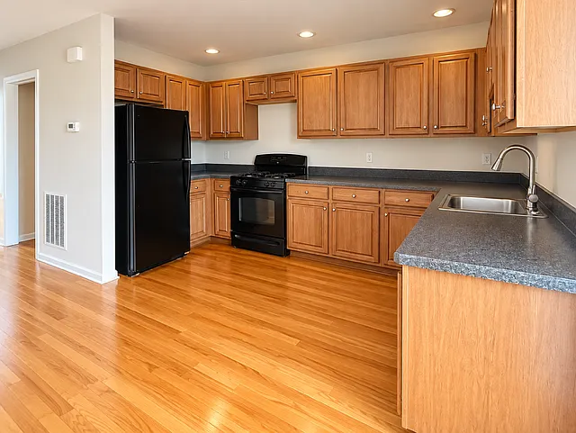 2 bed, 1.5 bath, 1150 sqft, $2,300 — Photo 4