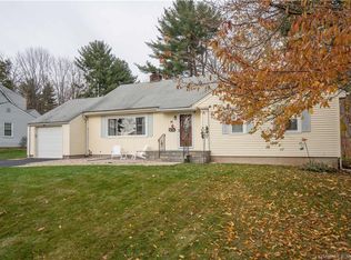 90 Iroquois Rd, West Hartford, CT 06117