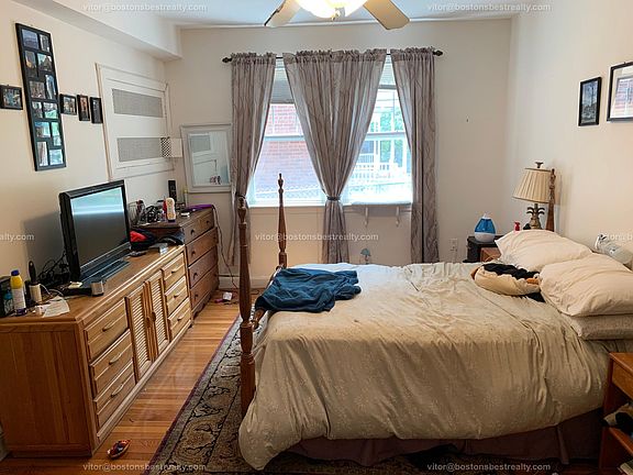4th image of 20 Fairbanks St #9ef29a989