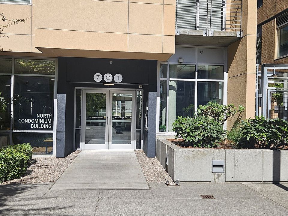 1st image of 701 Columbia St APT 404