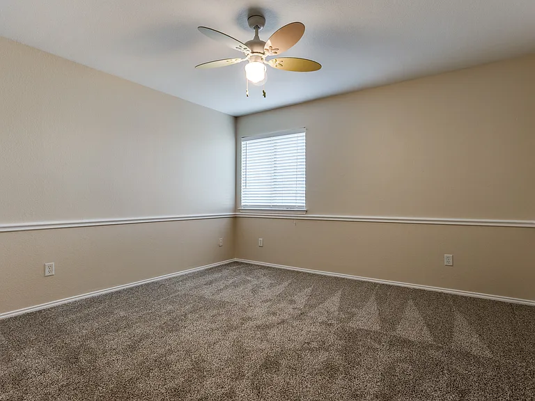 404 Oxford Dr — Photo 15
