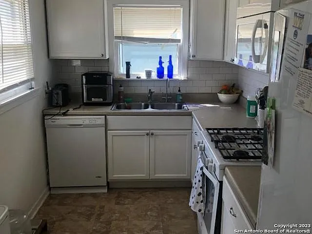 2 bed, 1.0 bath, 1048 sqft, $1,350 — Photo 2
