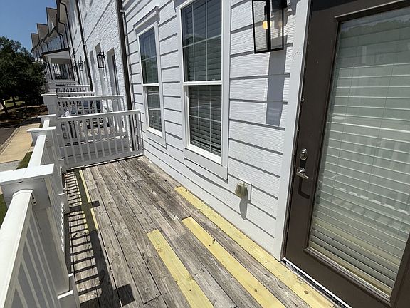 5th image of 222 Town Center Dr