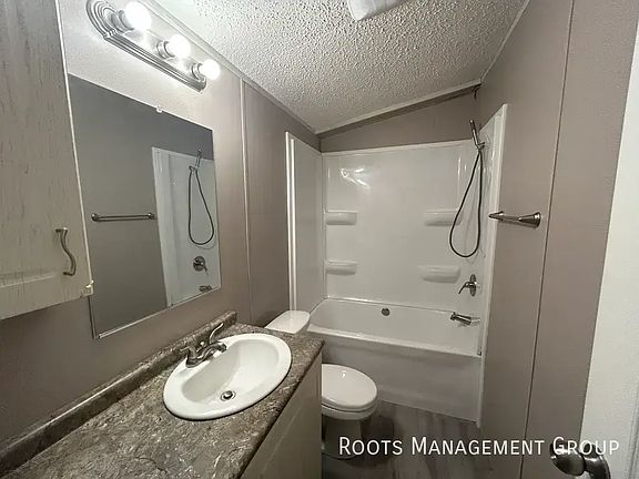 5th image of 2233 E 8th St