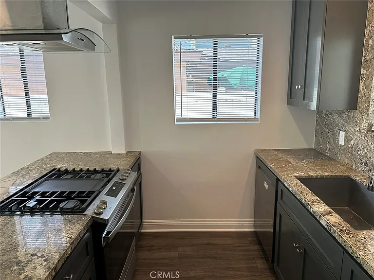 1819 Gramercy Ave #B — Photo 8