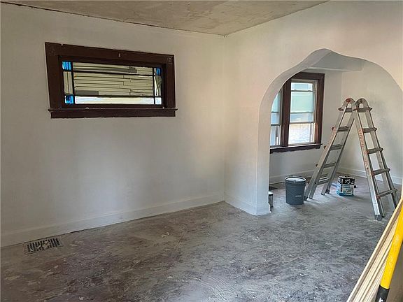 4th image of 4419 Montgall Ave