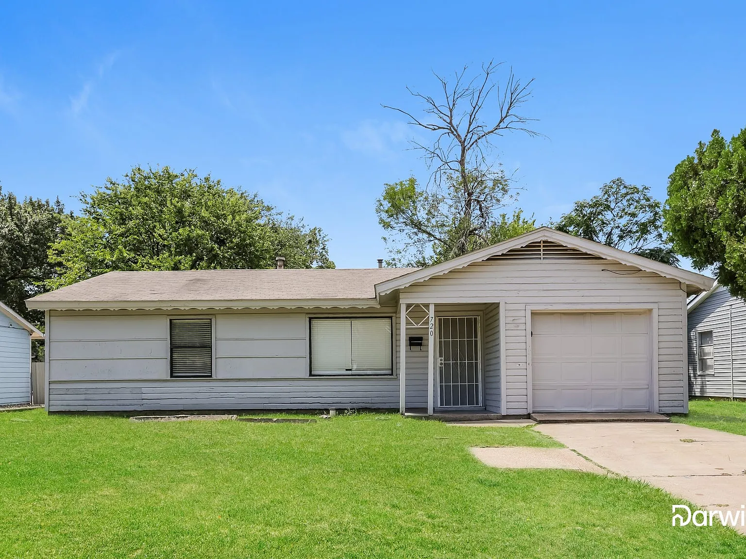 3 bed, 1.0 bath, 956 sqft, $1,570 — Photo 1